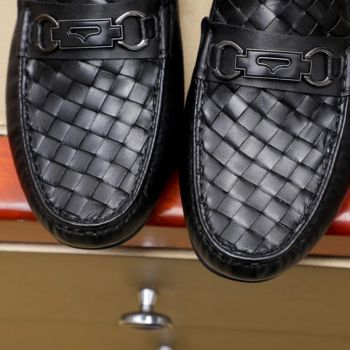 Men's shoes 💰360 [BV] 👟👟 Italian luxury brand Made with imported cowhide technology to highlight high-end men's taste of light luxury life [color] [color] Masters with ten years of manual experience create classic weaving 🌴 The inner top layer 🐷 lining 💯😘 The top quality inherits the brand craftsmanship! Black, size 38-45…